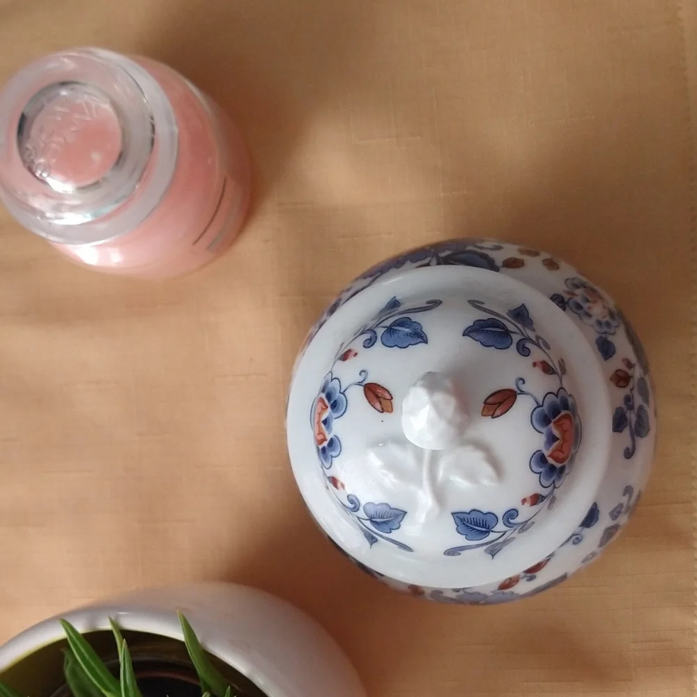 Estée Lauder-Vintage Porcelain Bath Jar 1.6oz